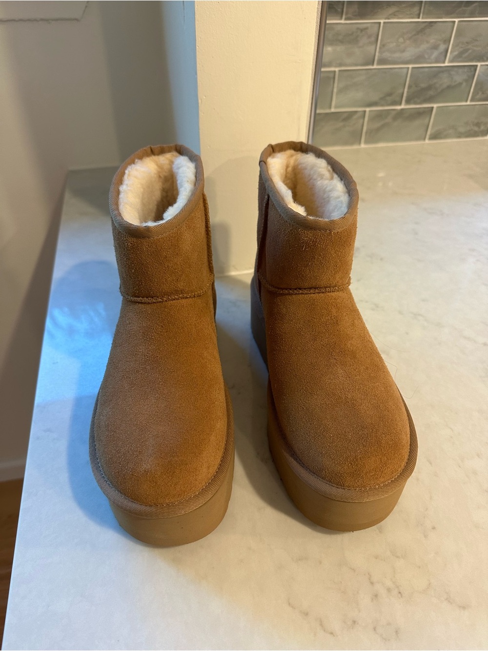 UGG Chestnut Classic Mini Platform Boot Size 9 New - Picture 2 of 7